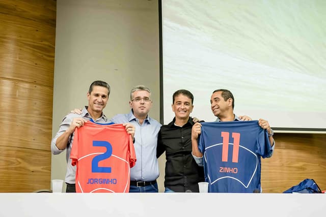 Jorginho, Zinho, técnico e auxiliar do Vasco, além de Bebeto juntos em evento (Foto: Divulgação)