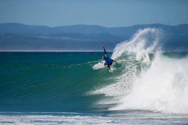 Mick Fanning surfa em onda de Jeffreys Bay (Foto: WSL / Kirstin)