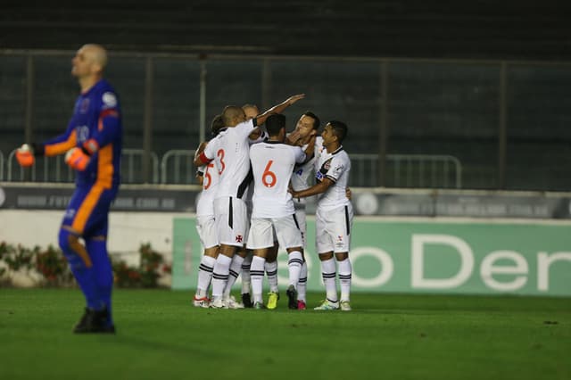 Elenco do Vasco tenta comprovar que vai além de Nenê