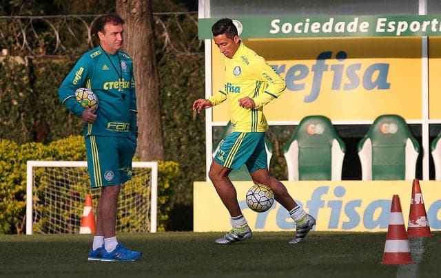 Barrios e Cuca no treino de terça, após a polêmica