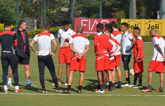 Bauza em treino do São Paulo