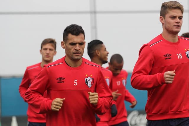 ​Paulinho Dias durante treino do Joinville (Foto: Divulgação / Joinville)