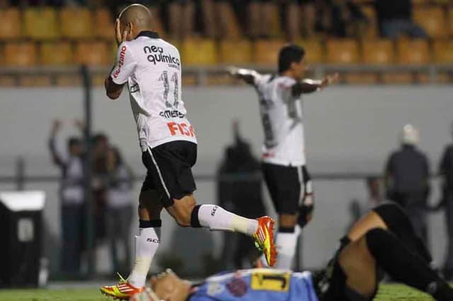 18 de abril de 2012 - Corinthians 6 x 0 Deportivo Táchira