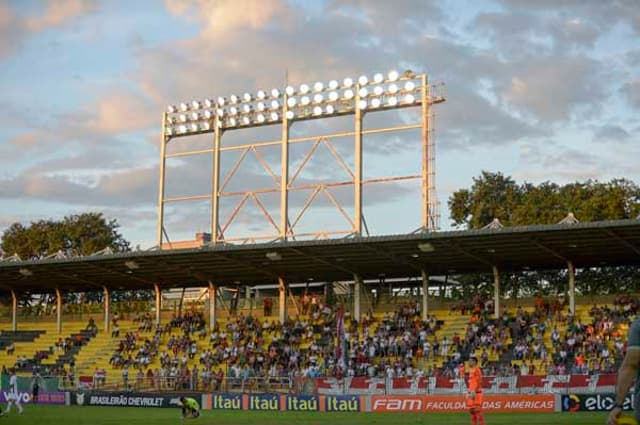 O empate sem gols entre Fluminense e Coritiba foi mais uma partida com público decepcionante no Rio: 917 pagantes&nbsp;