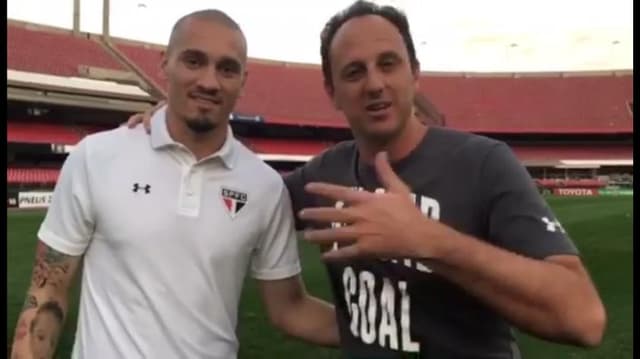 Ceni entrevista Maicon no Morumbi e elogia jogador