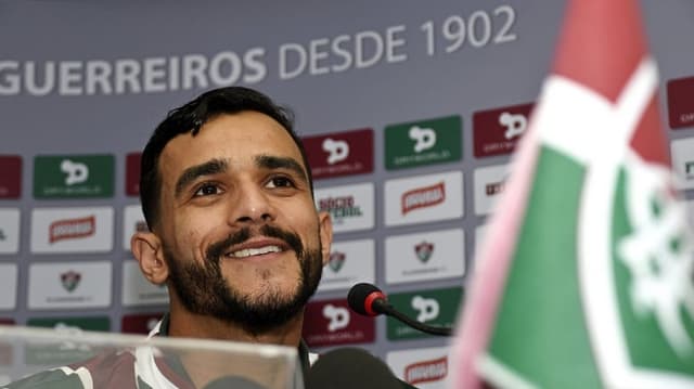 Reforço na área: Henrique Dourado apresentado nas Laranjeiras (Foto: Mailson Santana/Fluminense F.C.)