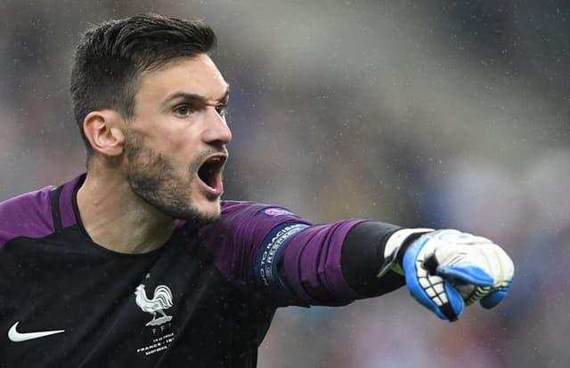 Veja fotos de Lloris pela França