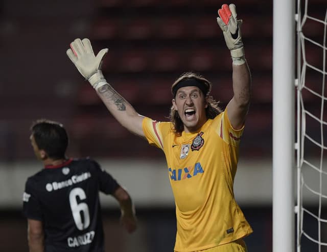 O cabeludo goleiro corintiano Cássio é um grande fã de rock. Entre suas bandas favoritas estão Foo Fighters e AC/DC