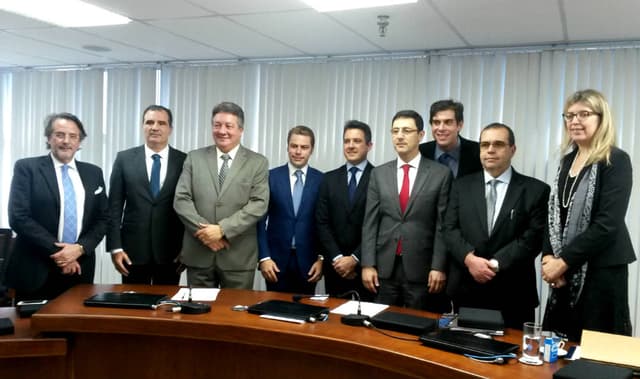 Nova composição do Pleno do STJD. O presidente aparece na foto com gravata vermelha (Foto: Igor Siqueira)