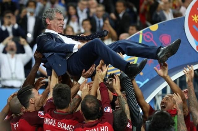 Veja imagens de Fernando Santos