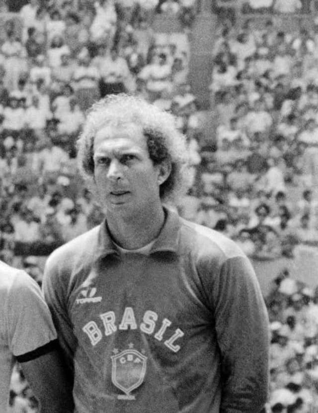 1976 - Brasil perdeu nas semifinais e na disputa de bronze. Carlos era o goleiro