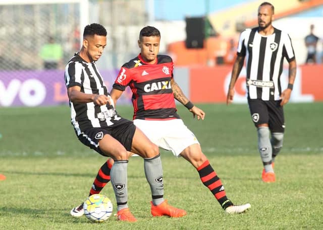 Dedo do técnico - 3 a 3 com o Flamengo - Na estreia da Arena, Comandante acerta nas substituições no segundo tempo e Botafogo busca empate improvável no clássico. 16 de julho de 2016