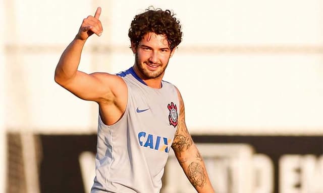 Pato será vendido pelo Corinthians para o Villarreal, da Espanha