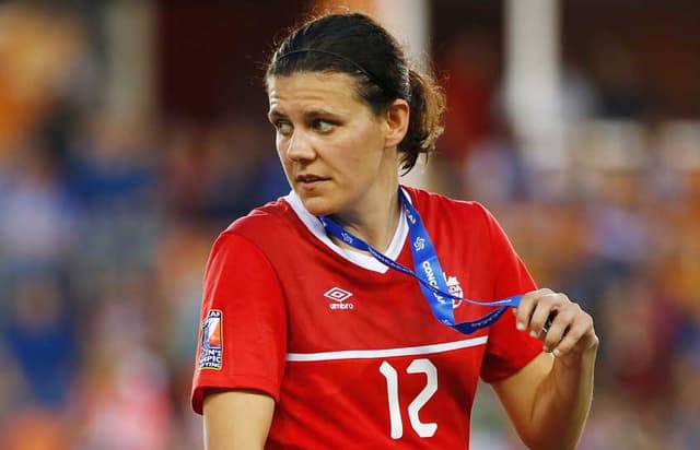 A veterana meia Christine Sinclair pode desequilibrar pelo Canadá, principalmente na bola parada