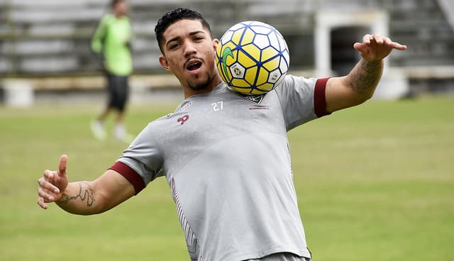 Douglas mostra habilidade em treino do Fluminense (Foto: Mailson Santana/Fluminense)