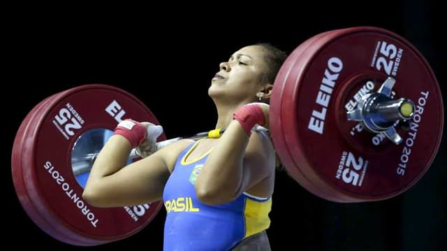 Jaqueline Ferreira, atleta do Levantamento de Peso