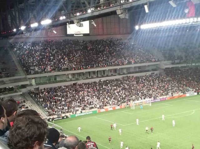 Torcida do Corinthians fez sua parte na Arena da Baixada