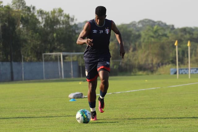 Erick Luis deixa o Joinville e lamenta não ter ajudado mais o tricolor na Série B do Brasileiro