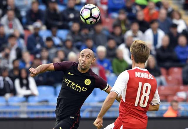 Zabaleta e Monreal - Arsenal x Manchester City