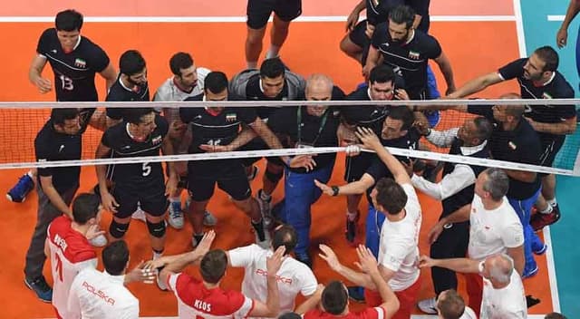 Jogadores de Irã e Polônia entraram em conflito após o duelo pelo vôlei masculino