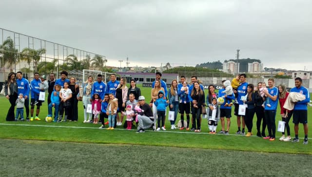 Ação de Dia dos Pais com jogadores do Timão no CT