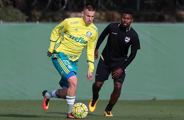 Róger Guedes durante o jogo-treino de terça, contra o Nacional