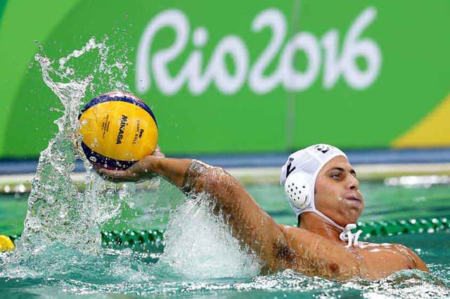 O Brasil derrotou a campeã mundial Sérvia e avançou para a próxima fase do pólo aquático