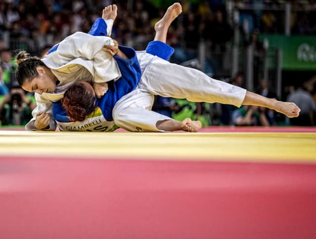 Mayra Aguiar é a esperança de medalha nesta tarde