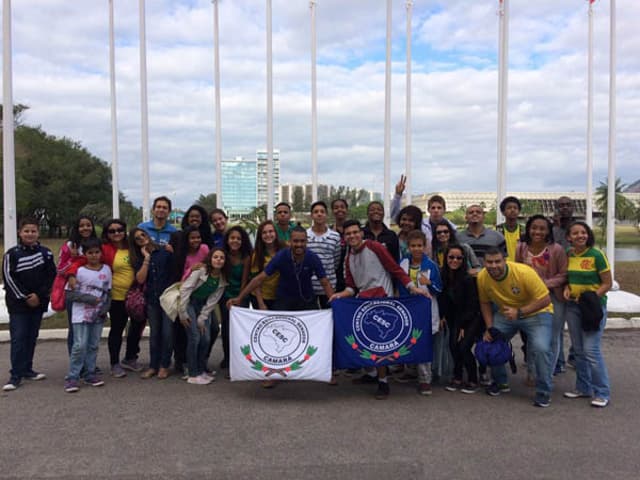 Jovens se reuniram para assistir estreia do Brasil no badminton da Rio-2016