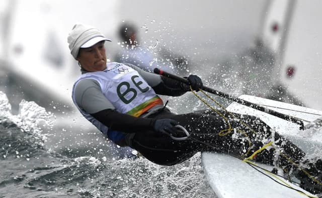 Evi Van Acker é velejadora belga da classe Laser Radial (Foto: William West/AFP)