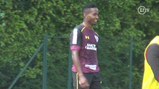 Thiago Mendes no treino do São Paulo