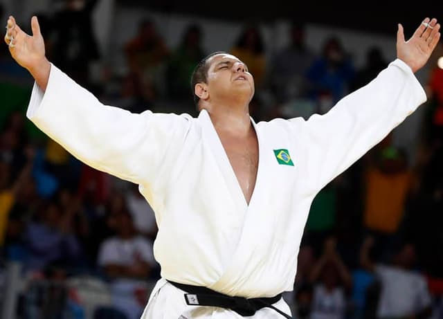 Rafael Silva&nbsp;vence Abdullo Tangriev por um yuko e conquista seu segundo bronze olímpico