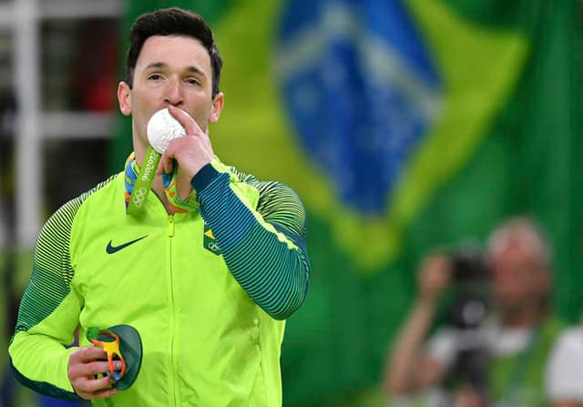 Diego Hypolito ficou com a medalha de prata na prova de solo na ginástica artística