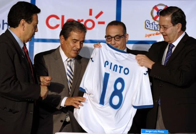 Jorge Luis sendo apresentado como técnico de Honduras&nbsp;