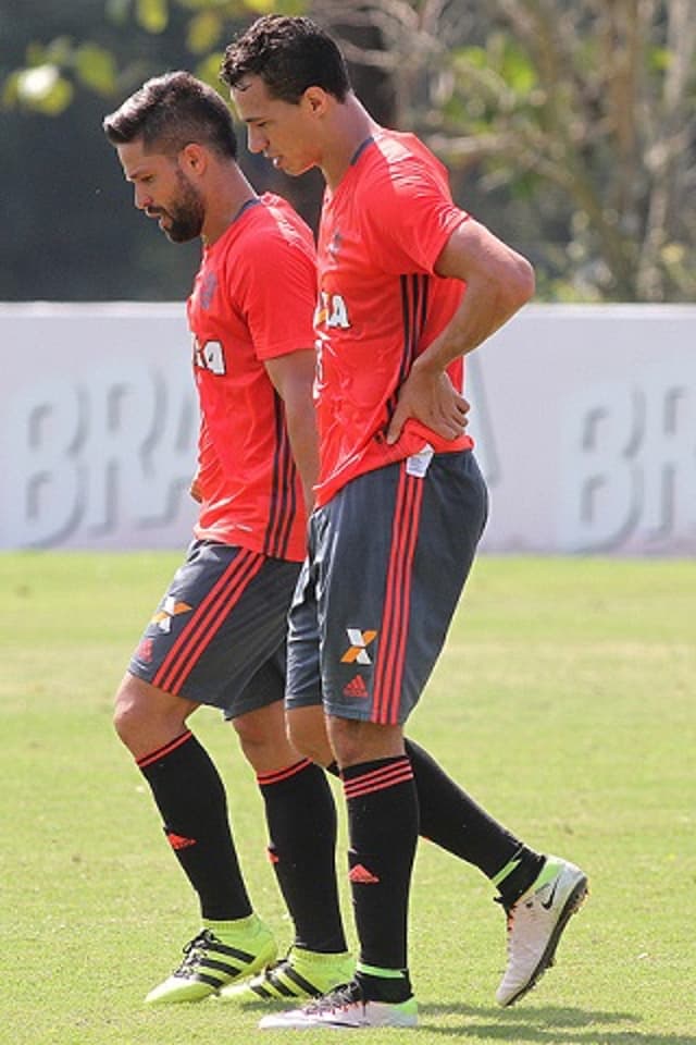 Diego e Damião formaram boa dupla em jogo-treino (Gilvan de Souza / Flamengo)