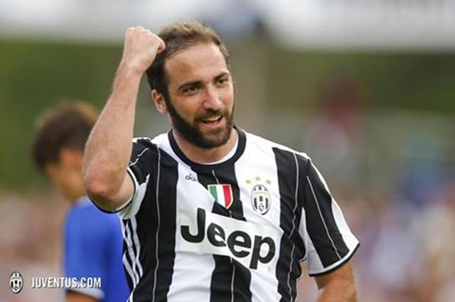 Higuaín da Juventus