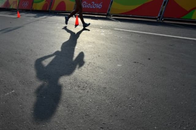 Marcha atlética aconteceu no Pontal, em trecho próximo ao mar (Foto: AFP)