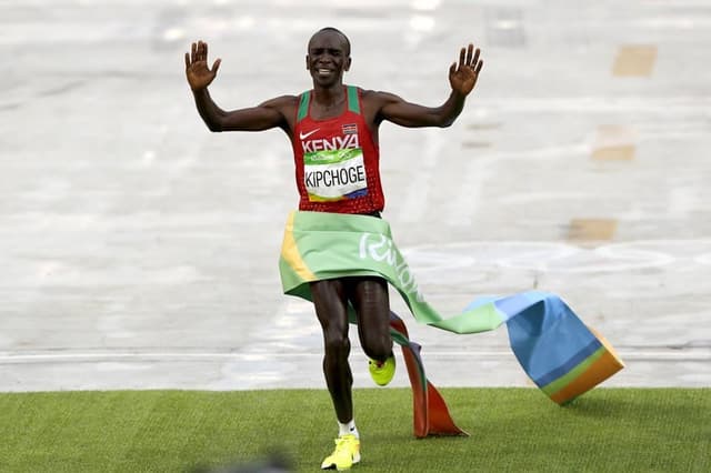 Kipchoge disparou nos últimos 10km e ficou com o ouro