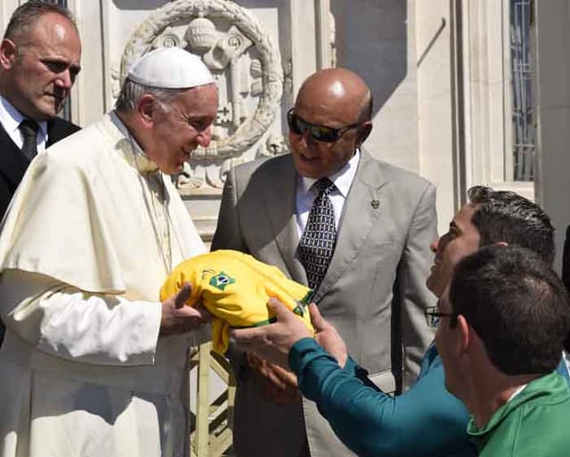 Papa recebe atletas paralímpicos