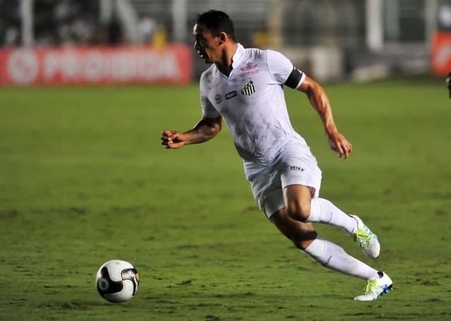 Ricardo Oliveira é titular absoluto do ataque santista