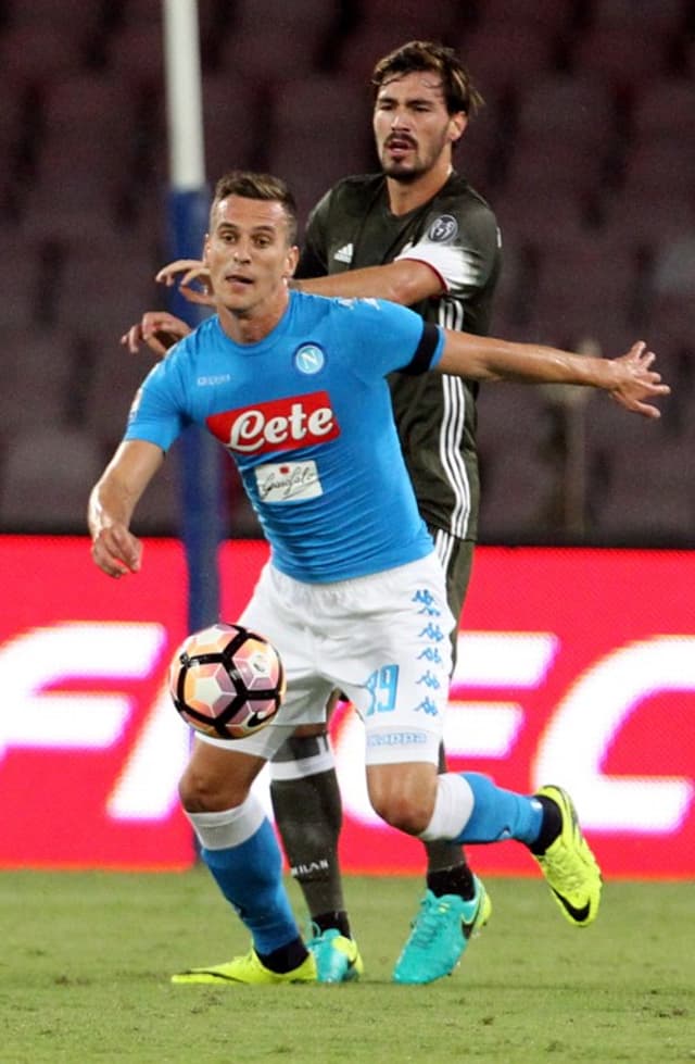 O atacante Milik foi contratado pelo Napoli por R$ 116,8 milhões