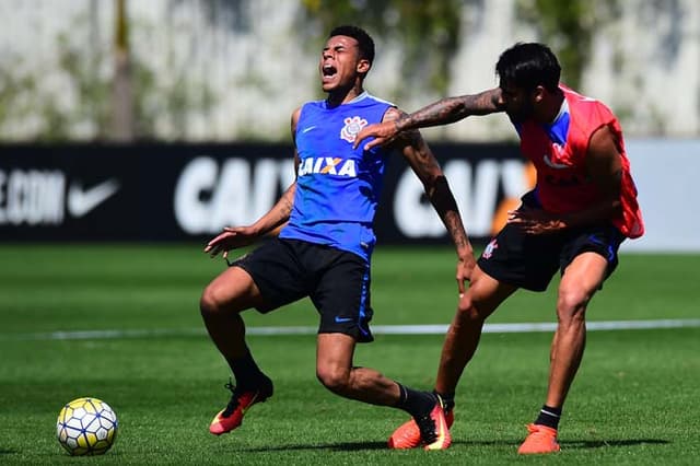 Gustavo sofreu dura entrada de Vilson no treino&nbsp;