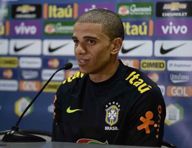 Taison - Treino Seleção (Foto:Pedro Martins/mowa press)