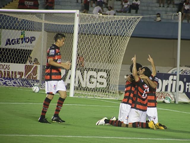 Jogadores do Atlético-GO comemoram gol (Foto: Divulgação / site oficial do Atlético-GO)