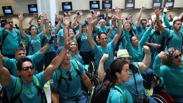 Delegação paralímpica brasileira chega no Rio