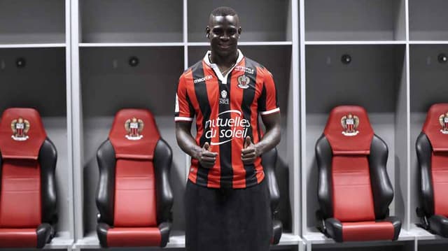 Veja imagens da apresentação de Balotelli