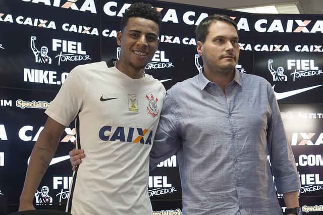 GALERIA: A apresentação de Gustavo pelo Corinthians