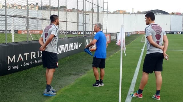 Ex-Corinthians, Lincom se recupera no CT Joaquim Grava (Foto: Gabriel Carneiro)