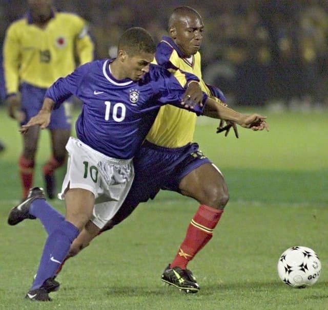 Em 2000, o Brasil de Alex não saiu do 0 a 0 na Colômbia pelas Eliminatórias da Copa