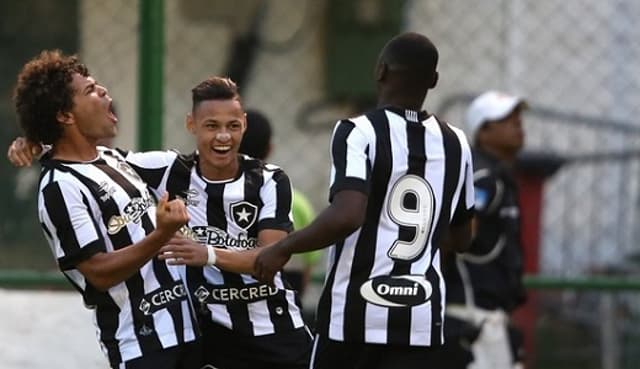 Botafogo provoca Fluminense